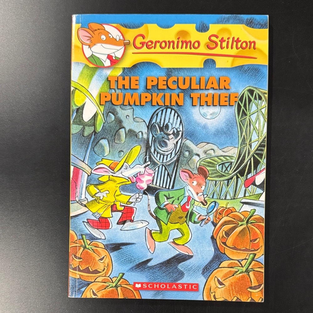 Geronimo Stilton #42: The Peculiar Pumpkin Thief - Scholastic Paperback Novel